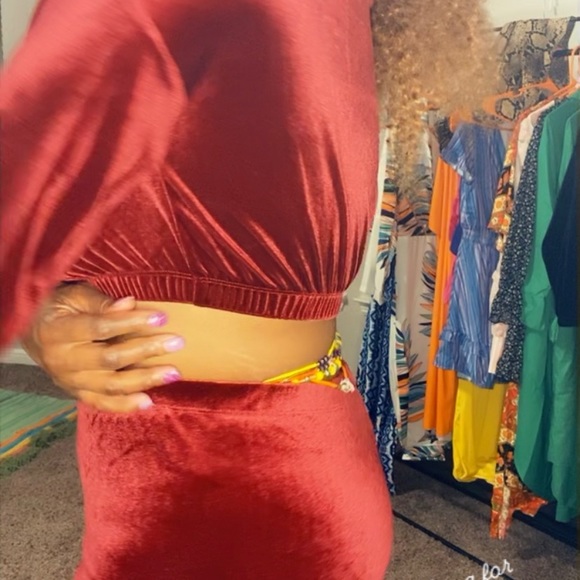 Goddess Swag a red velvet set - Picture 3 of 3